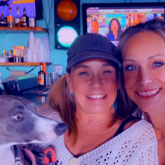 Jewelry and women's clothing with a variety of sizes and styles - Picture 4 of 4